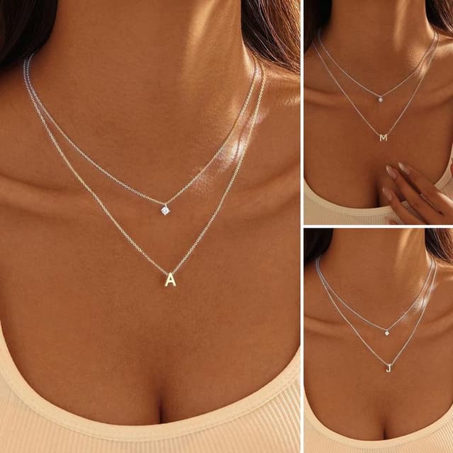 Colar duplo elegante com pingente inicial feminino