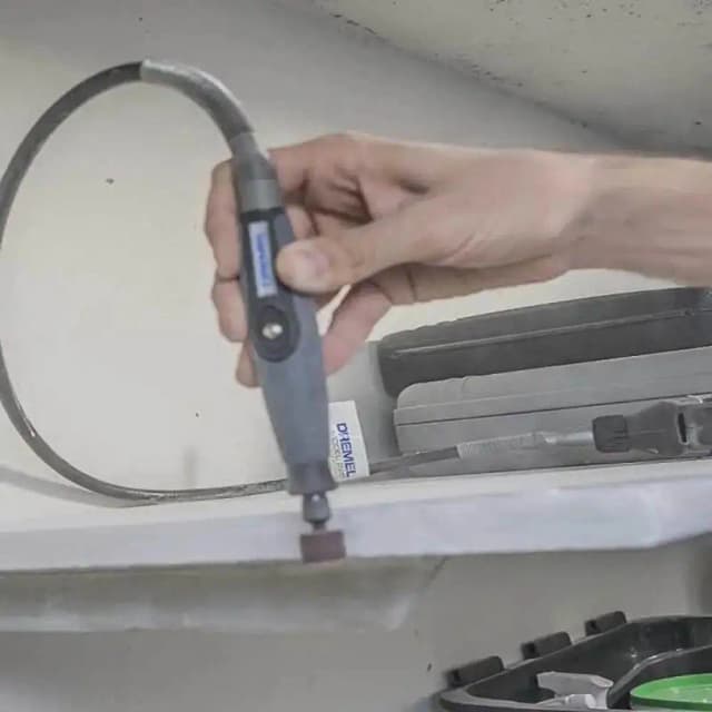 Retífica Dremel 3000 com 82 Acessórios e 1 Acoplamento Eixo Flexível DREMEL
